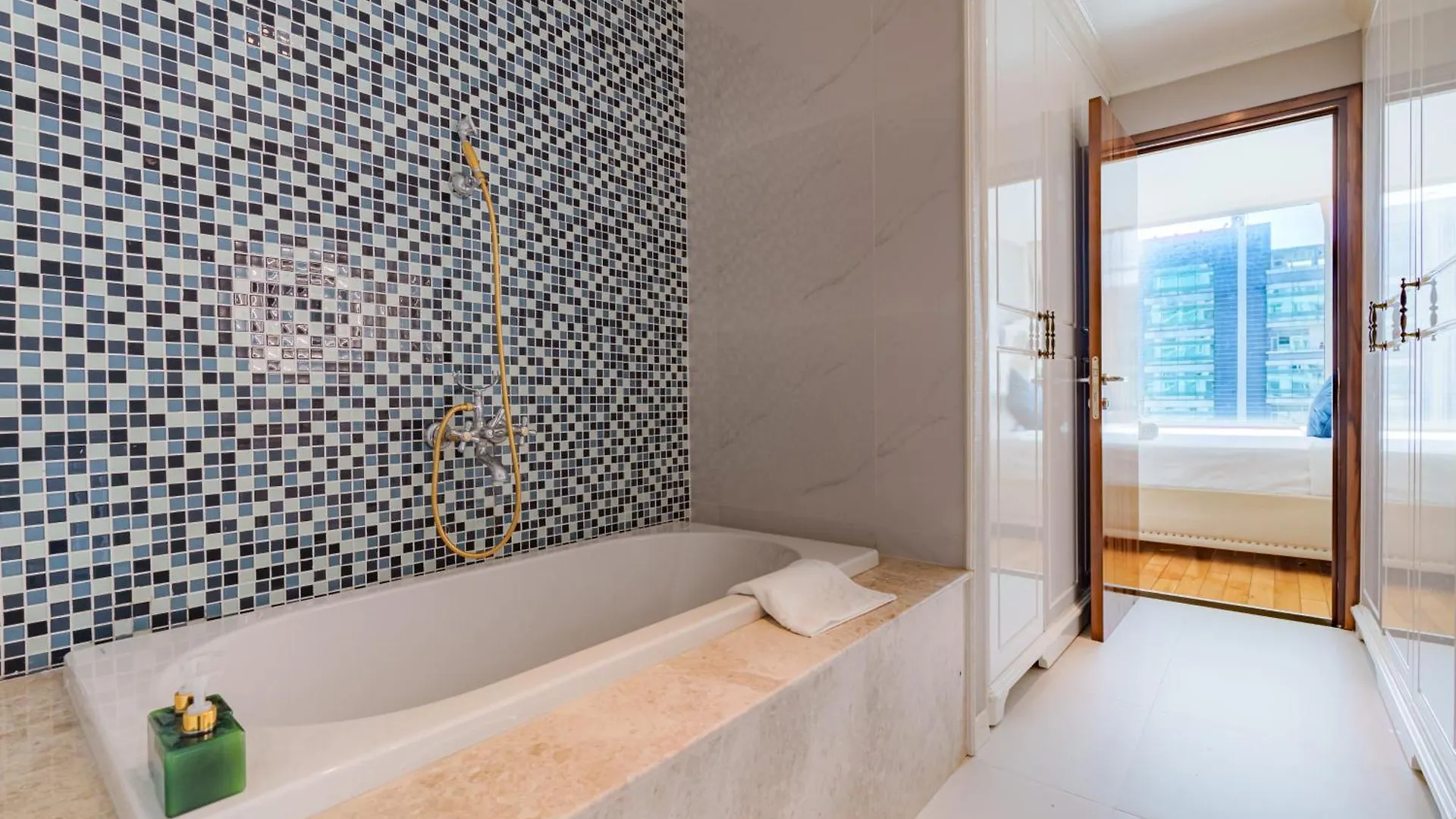 Leman Luxury Suites Ho Chi Minh City Apartment